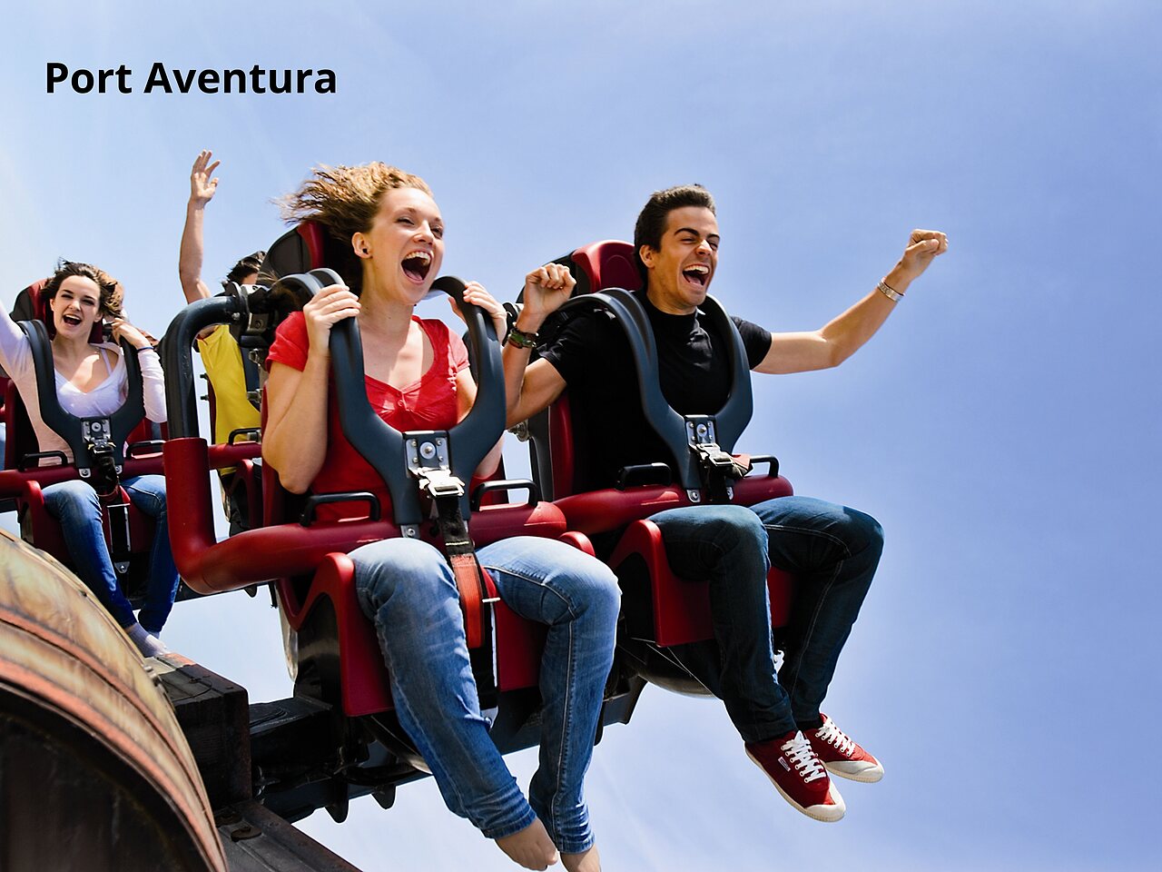 Montagnes russes excitantes � PortAventura World, parc d'attractions pr�s de Salou, Espagne.