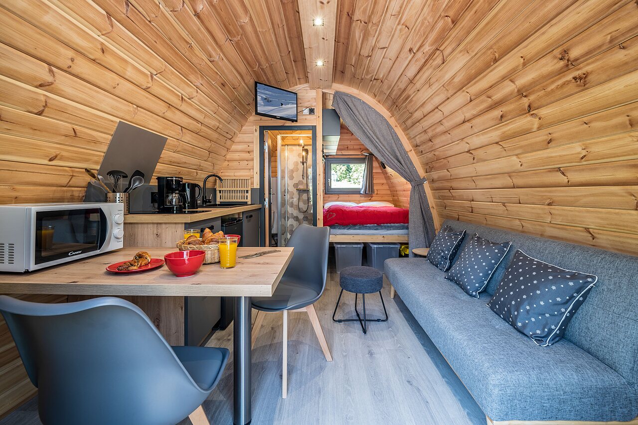 Wooden accommodation, kitchen, living room CLICOCHIC Alpes Lodges Pralognan la Vanoise (73).