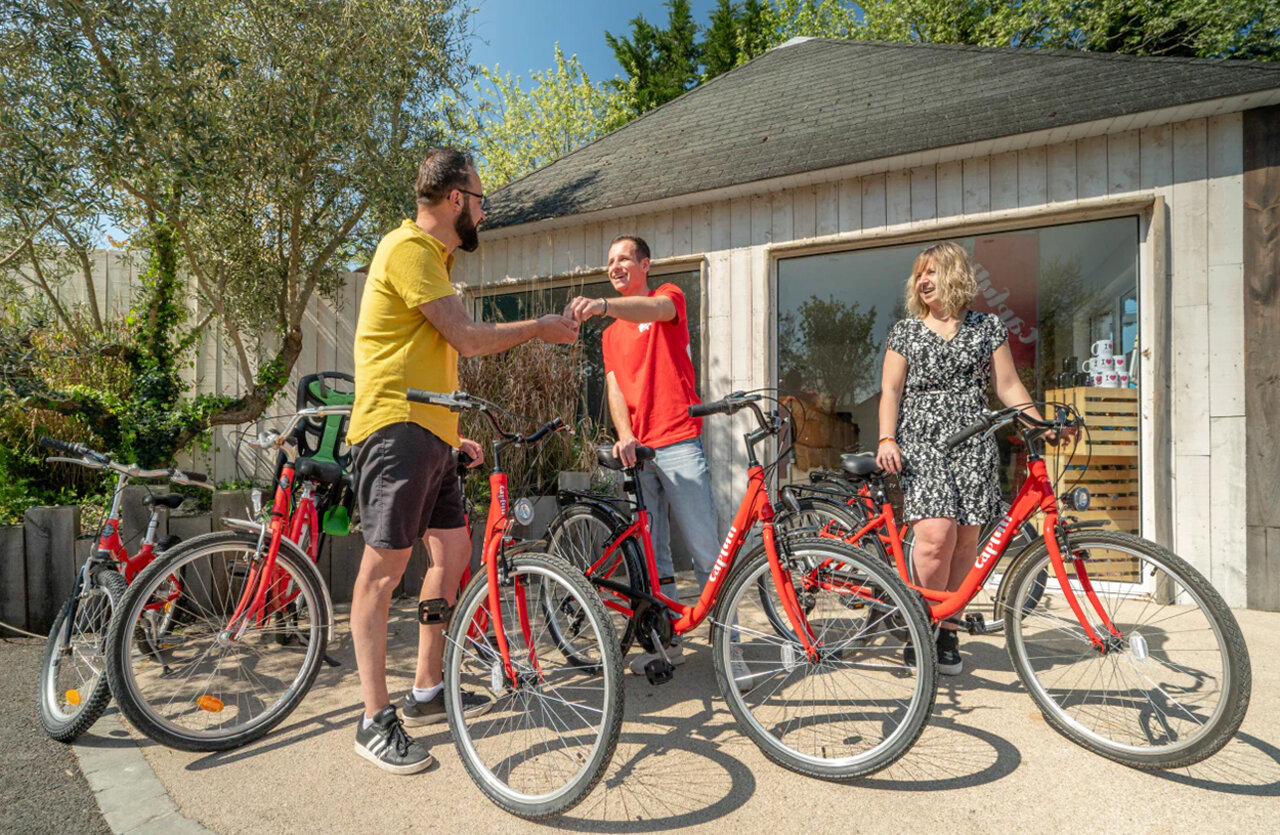 Location de v�los rouges Capfun au camping CAPFUN Armor H�ol � Piriac sur Mer (44).