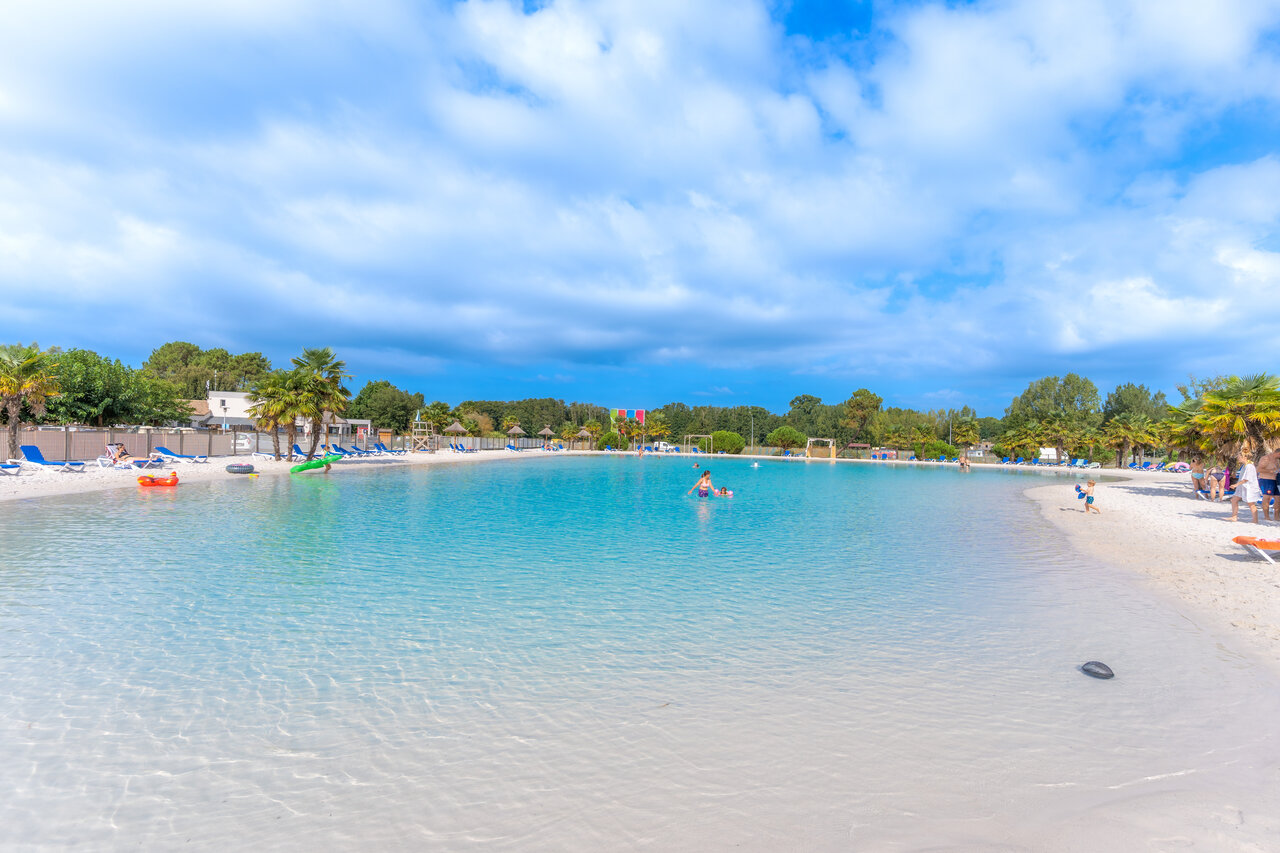 Piscine lagon, plage de sable, CAPFUN Atlantique Parc, Les Mathes / La Palmyre.