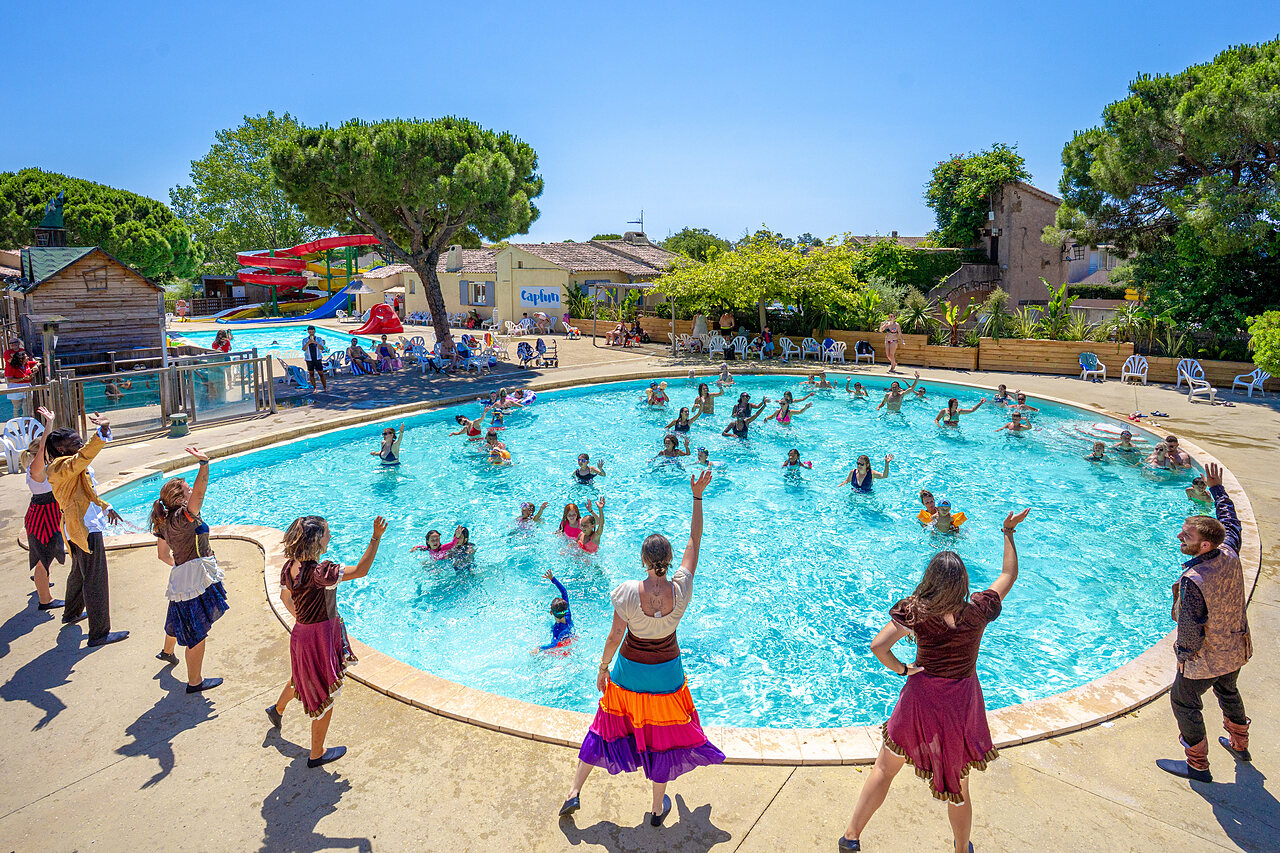 Animation aquatique et piscine avec toboggans au camping CAPFUN Aubr�des � Puget sur Argens (83).