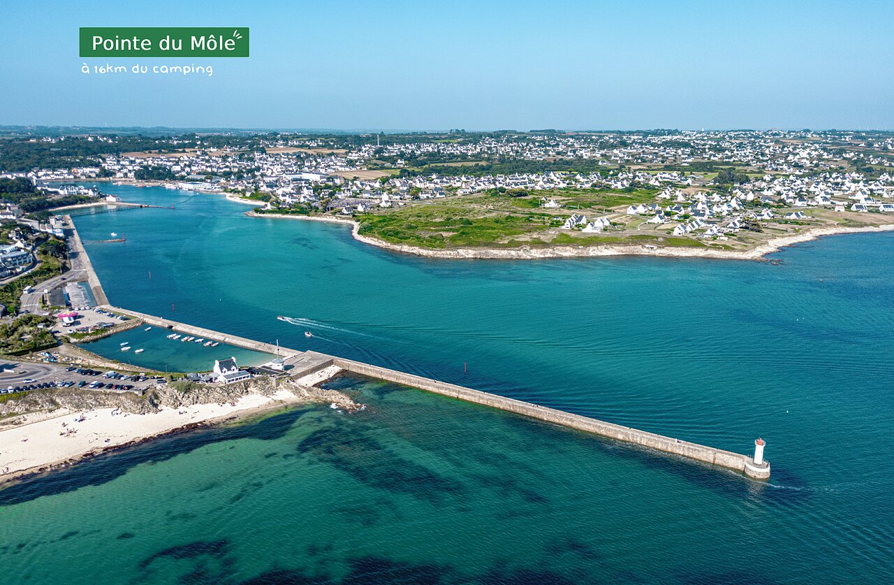 Pointe du M�le, port et phare, lieu � visiter pr�s du camping.