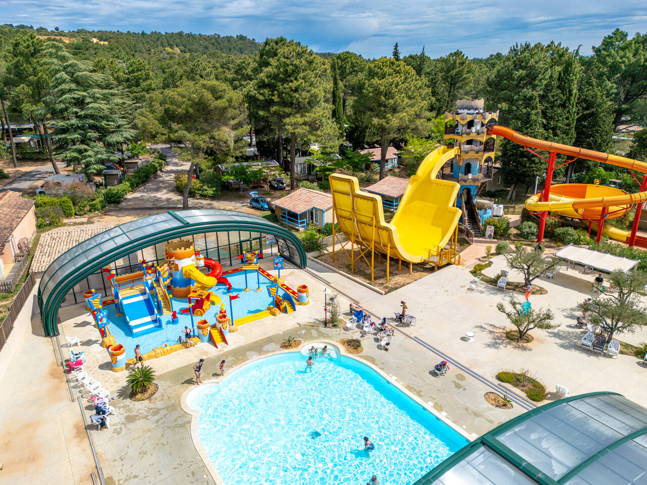 Parc aquatique, toboggans g�ants, piscine au camping CAPFUN Beauregard � MORNAS (84).