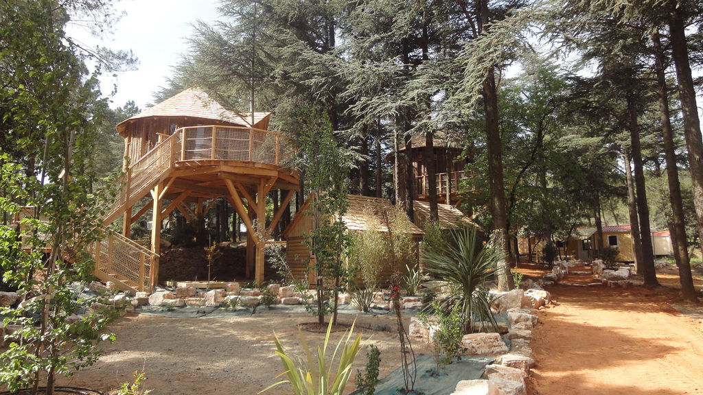 Beauregard : Cabanes dans les arbres, Camping Provence-Alpes-C�te d'Azur - 2
