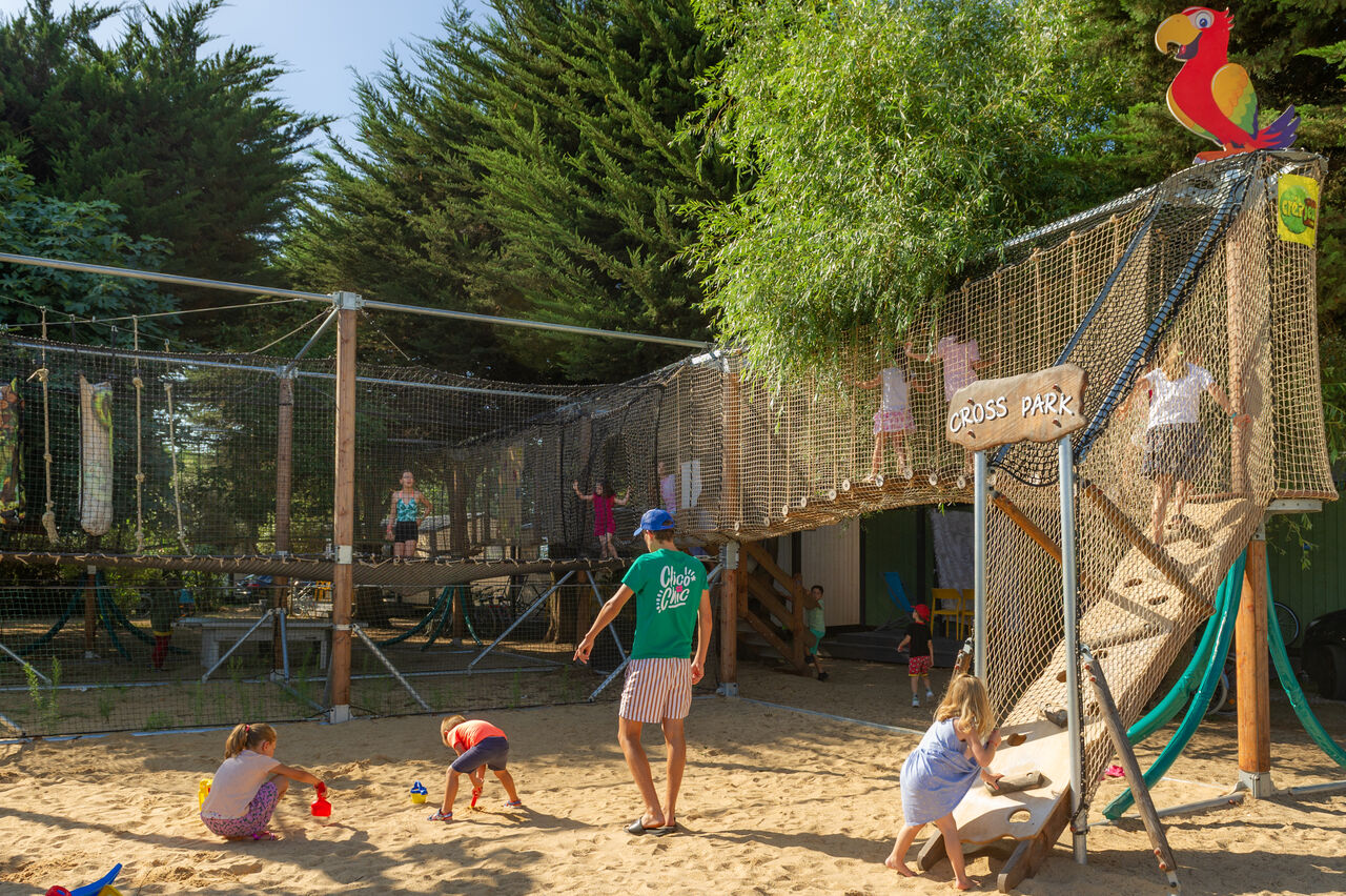 Cross Park enfants au camping CLICOCHIC Camp du Soleil � Ars-en-R� (17).