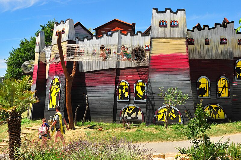 Jeu Carabouille - Ch�teau g�ant au camping CAPFUN Carpe Diem � VAISON LA ROMAINE (84).