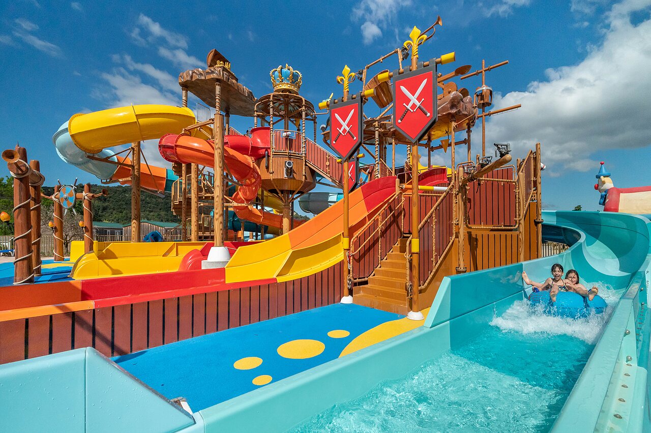 Toboggans aquatiques et jeux d'eau au camping CAPFUN Carpe Diem � VAISON LA ROMAINE.
