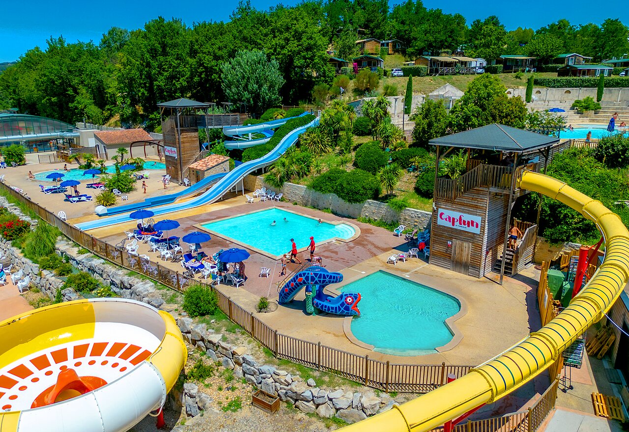 Piscines ext�rieures, toboggans au camping CAPFUN Carpe Diem � VAISON LA ROMAINE (84).