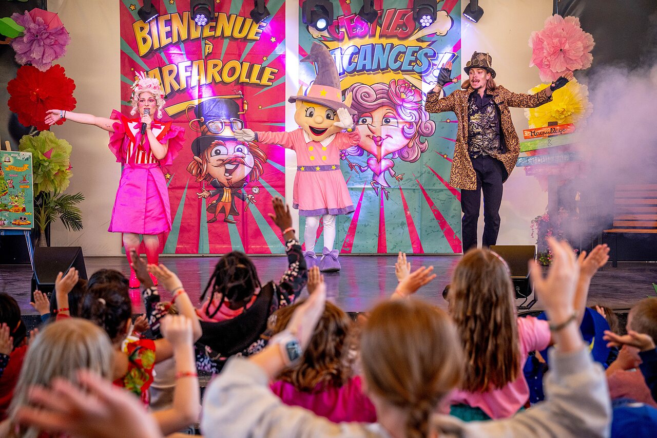 Spectacle d'animation pour enfants au camping CAPFUN Carpe Diem � VAISON LA ROMAINE (84).