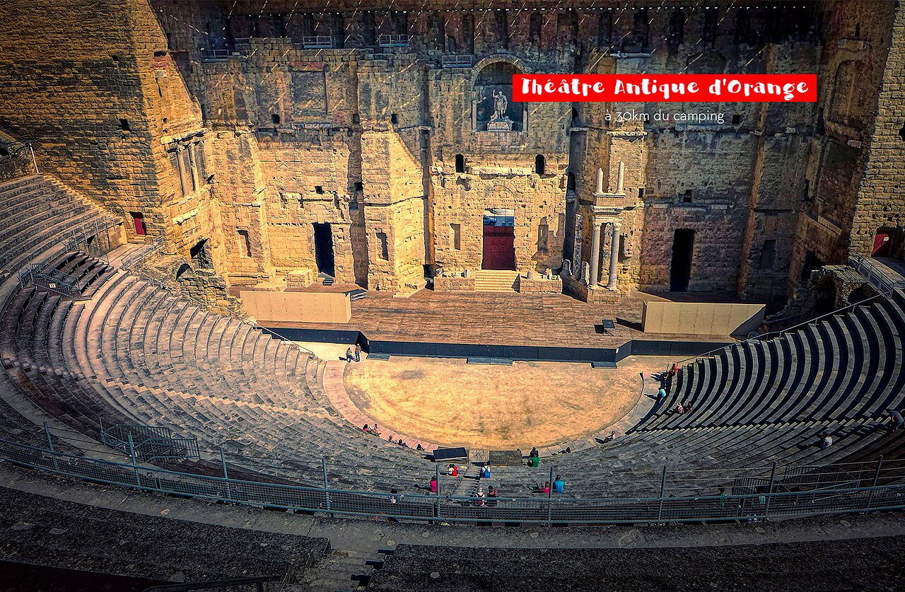 Th��tre Antique d'Orange, monument historique � visiter pr�s du camping.