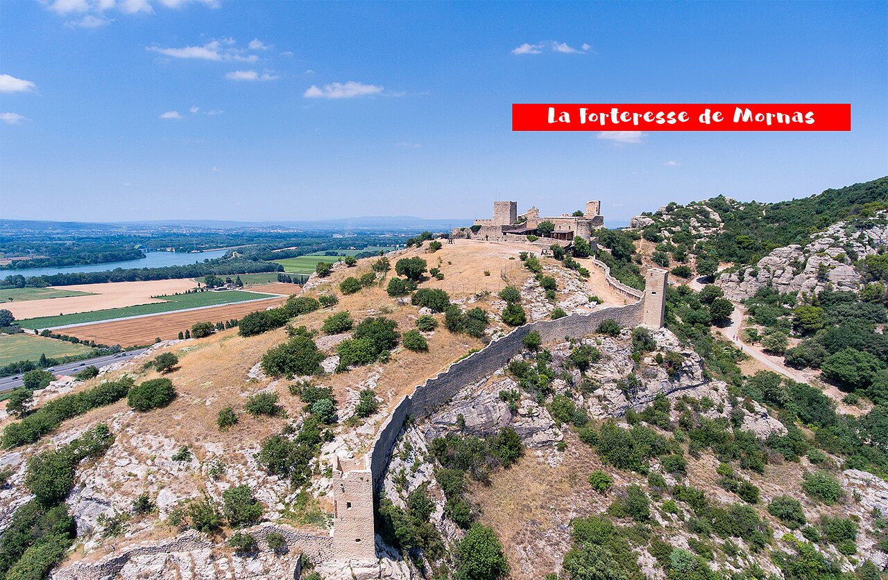 Forteresse m�di�vale de Mornas, site historique � visiter pr�s de Vaison-la-Romaine.