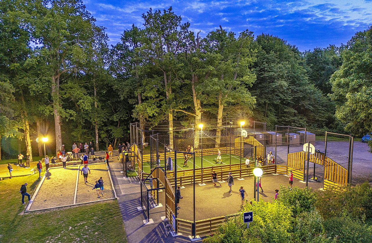 Terrains multisport et p�tanque anim�s au camping CAPFUN Ch�teau de Galin�e � SAINT CAST LE GUILDO (22).