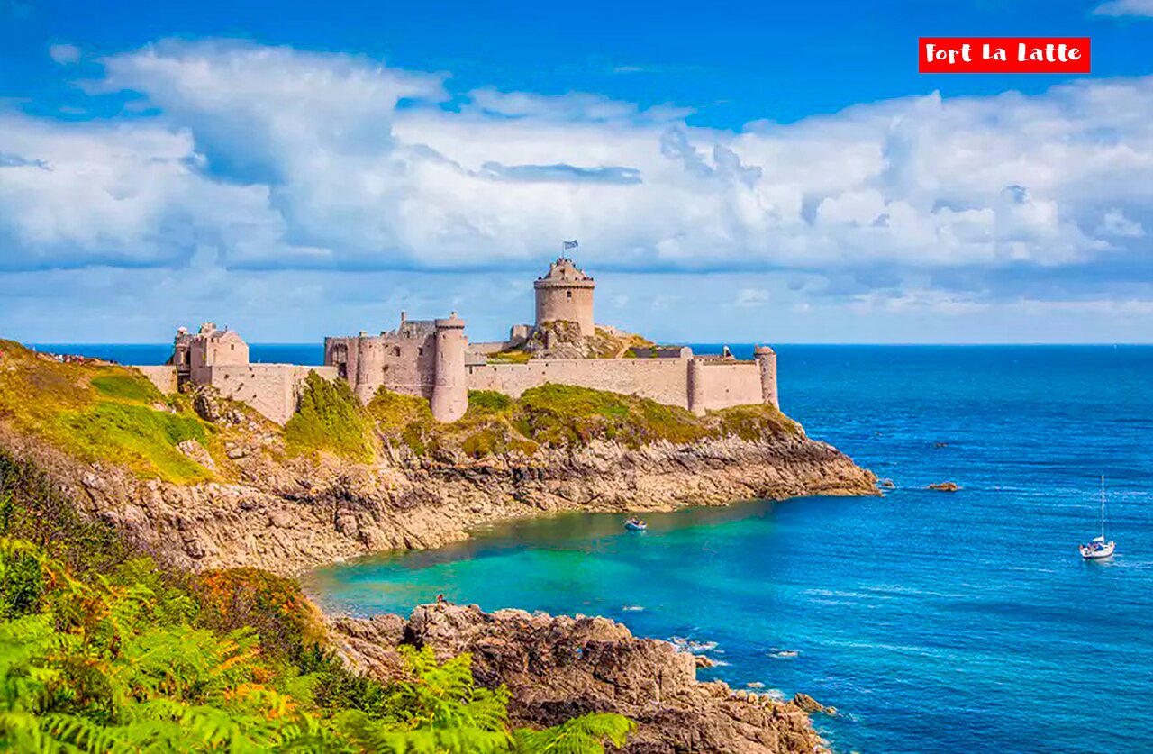 Ch�teau fort de la Latte, monument historique � visiter en Bretagne. (C�tes-d'Armor)