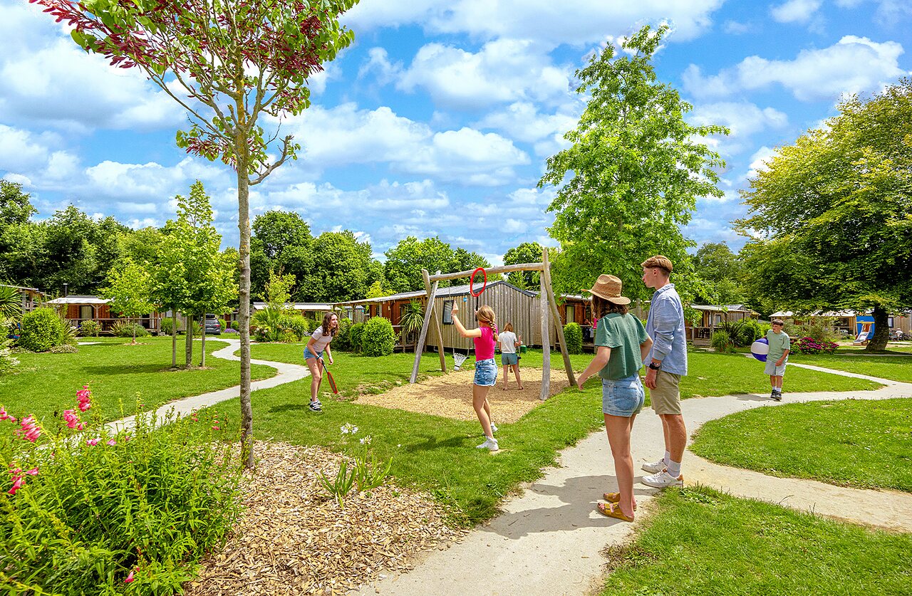 Aire de jeux, famille, mobile-homes au camping CAPFUN Ch�teau de Galin�e � SAINT CAST LE GUILDO (22).