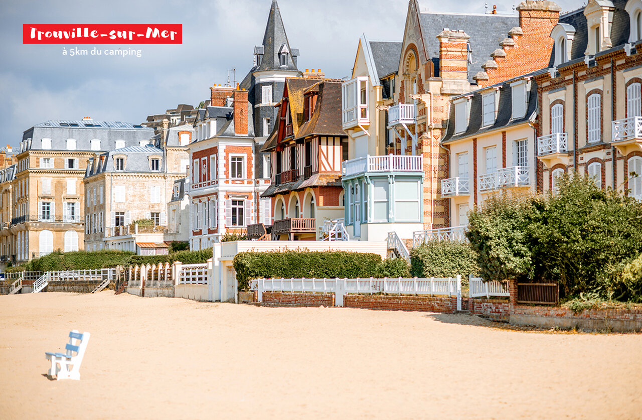 Plage de Trouville-sur-Mer et ses villas historiques, � visiter pr�s du camping.