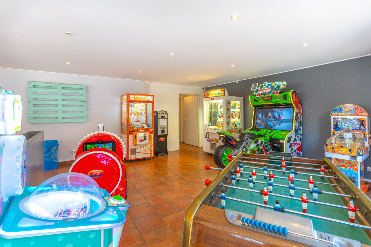 Baby-foot et jeux d'arcade au camping CAPFUN Chateau d'Arvid � Villerville.