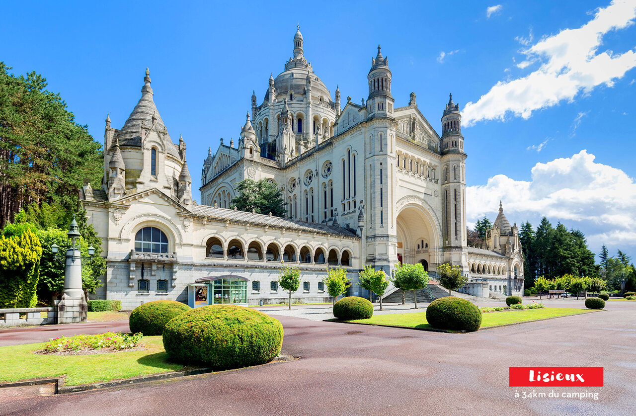 Basilique Sainte-Th�r�se de Lisieux, un monument religieux � visiter en Normandie.