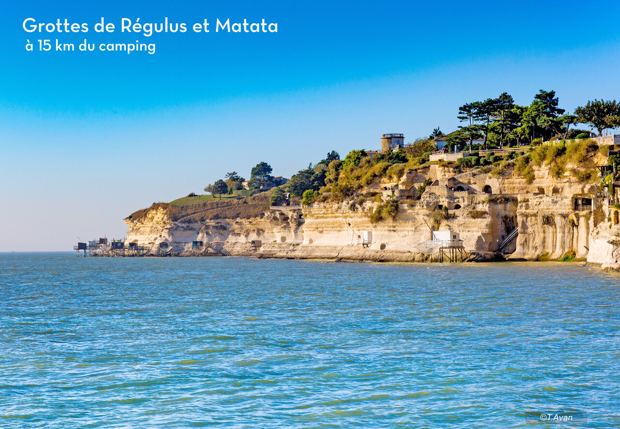 Grottes de R�gulus et Matata, falaises et carrelets � Meschers-sur-Gironde, pr�s de Royan.