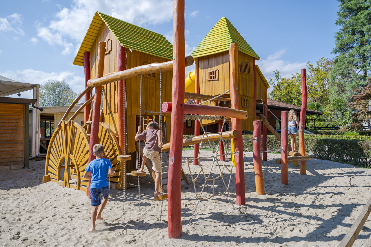 Jeux enfants en bois au camping CAPFUN Citta di Angera � Angera VA (21).