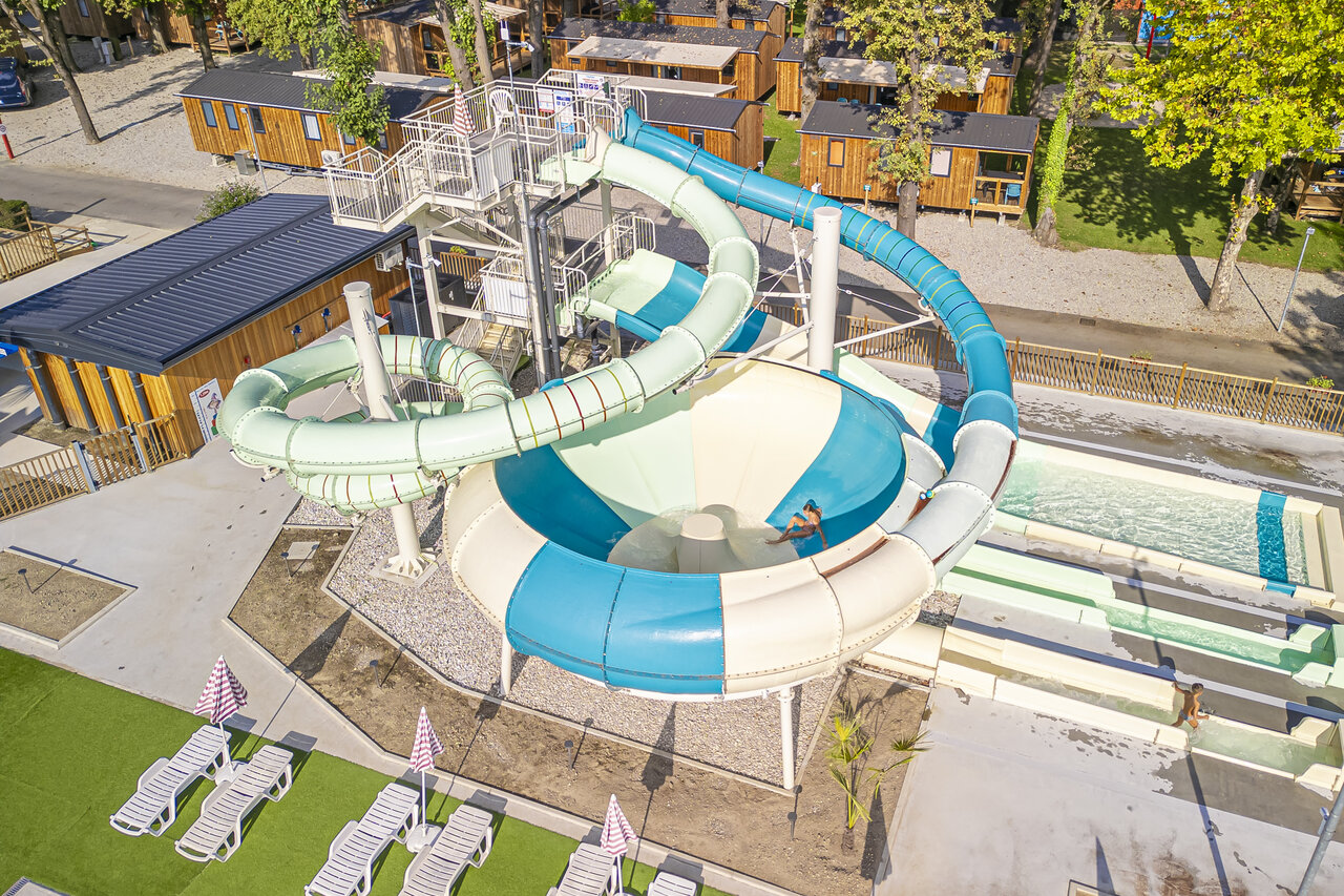 Toboggan aquatique, piscine au camping CAPFUN Citta di Angera � Angera VA (21).