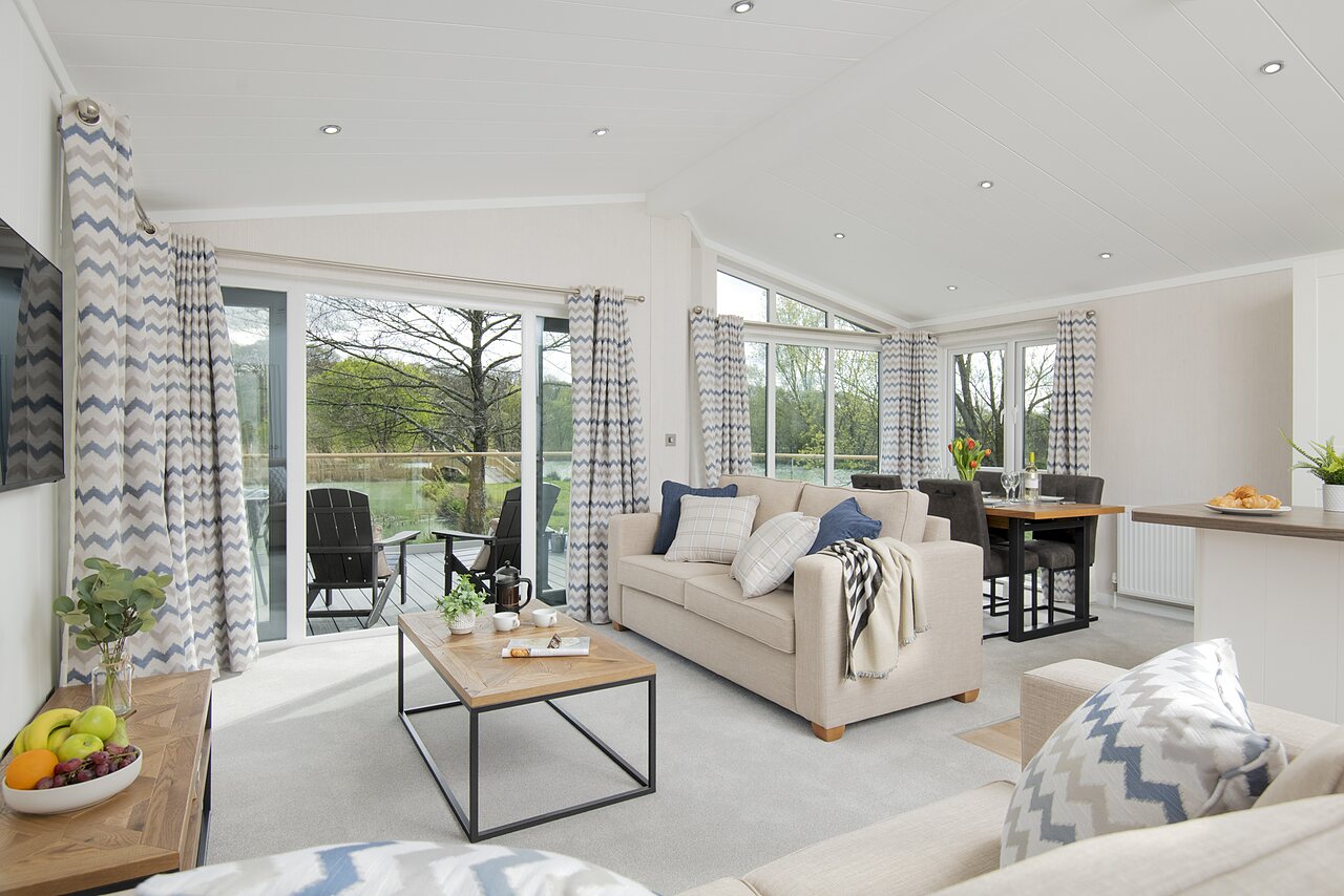 Paddle et kayak sur le lac au camping CAPFUN UK Clawford Lakes � Clawton, Holsworthy.