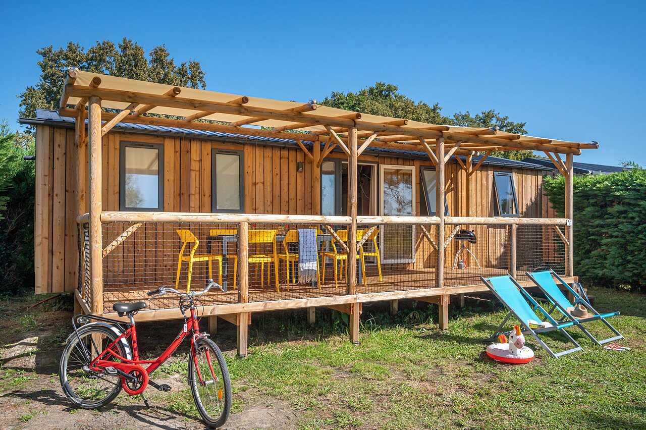 Mobile-home en bois avec terrasse, v�lo au camping CAPFUN Clown Oc�an � TOSSE (40).