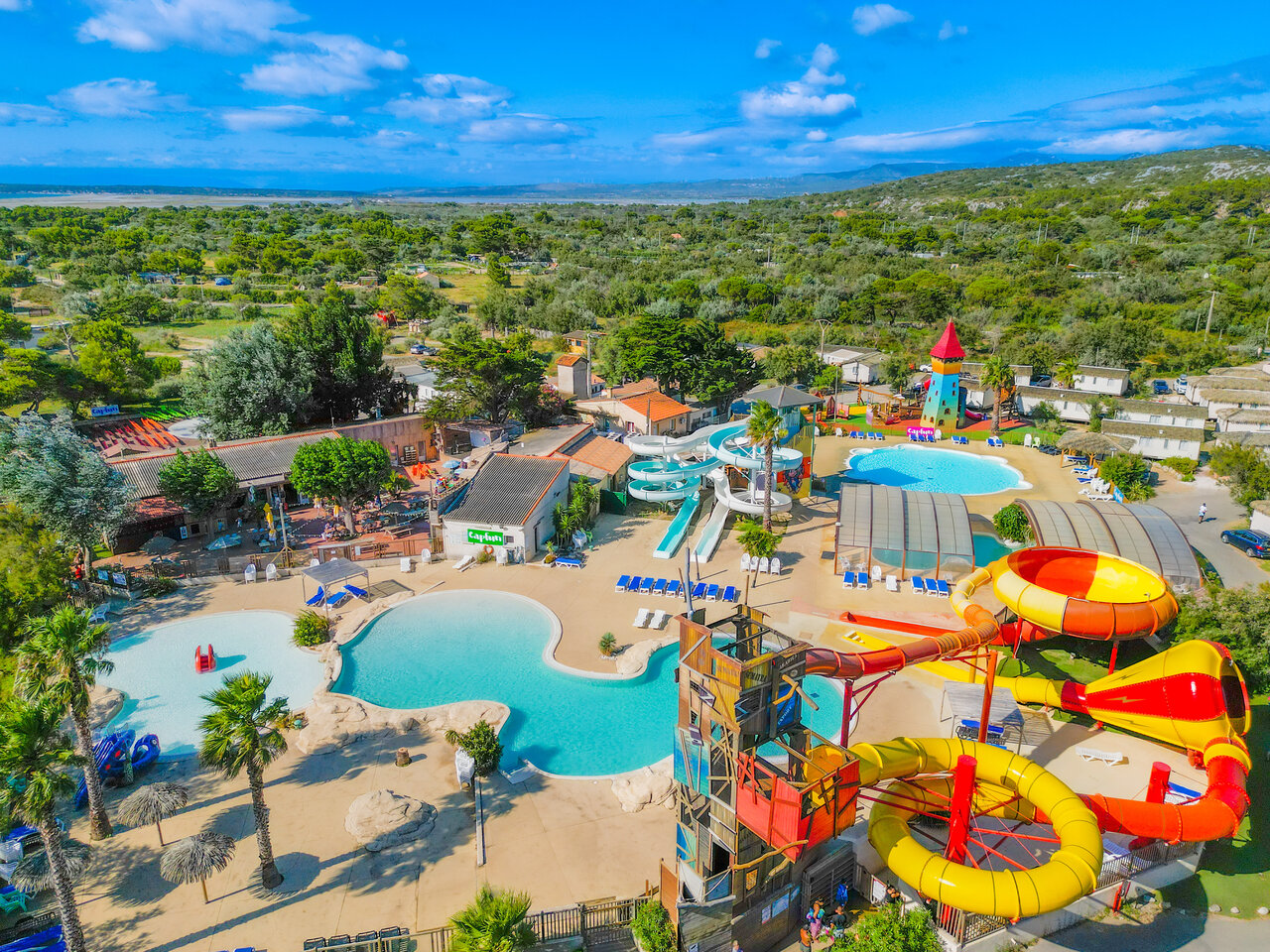 Piscines, toboggans g�ants et jeux aquatiques au camping CAPFUN C�te Vermeille � PORT LA NOUVELLE (11).