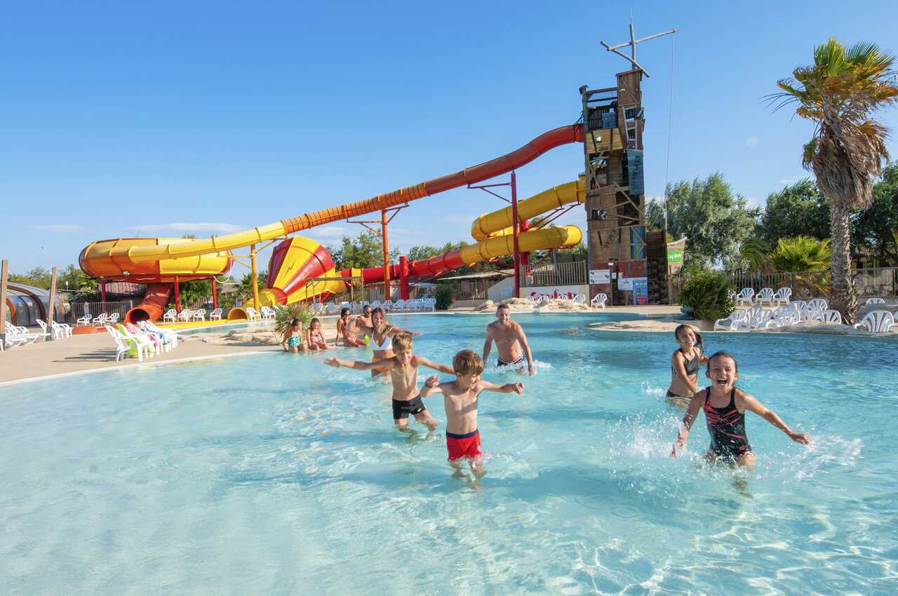 Toboggans g�ants, piscine, familles au camping CAPFUN C�te Vermeille � PORT LA NOUVELLE (11).