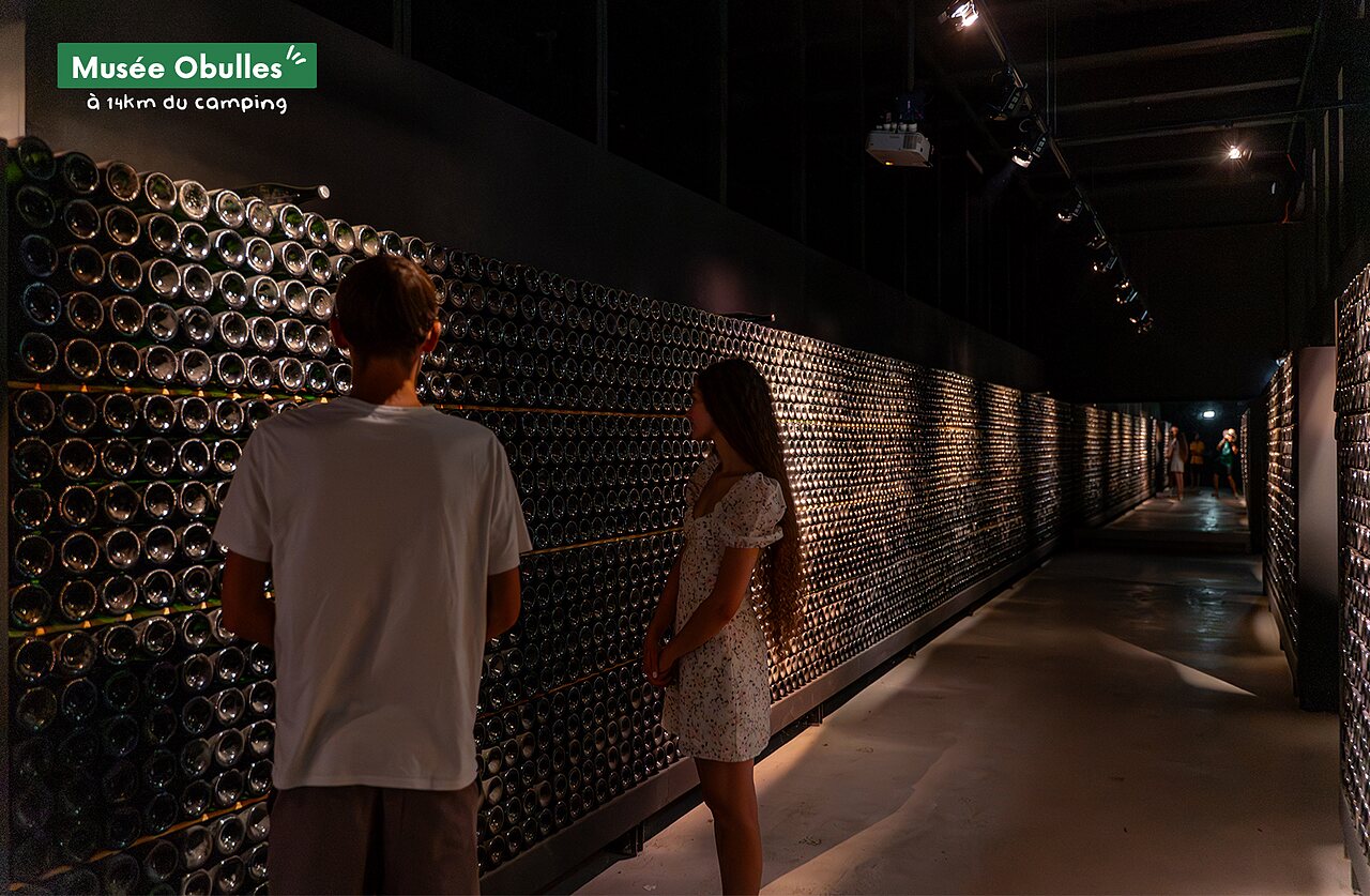 Mus�e Obulles, une exposition unique de bouteilles � visiter pr�s du camping.