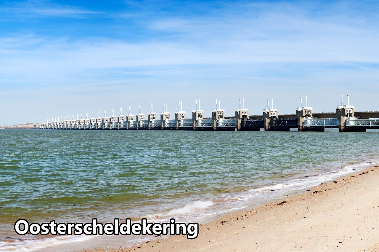 Impressionnante barri�re anti-temp�te Oosterscheldekering, un site � visiter en Z�lande.