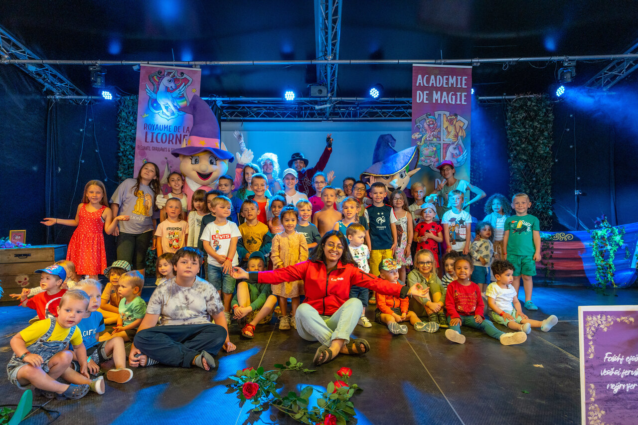 Spectacle d'animation enfants et mascottes au camping CAPFUN Donjon de Lars, Courseulles-sur-Mer.