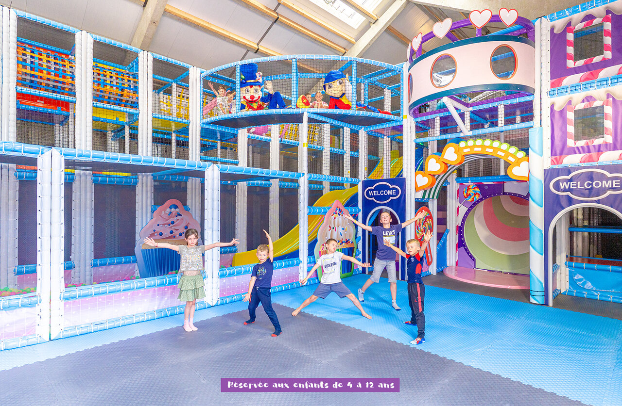 Aire de jeux int�rieure g�ante pour enfants, CAPFUN Dune Fleurie, Quend Plage (80).