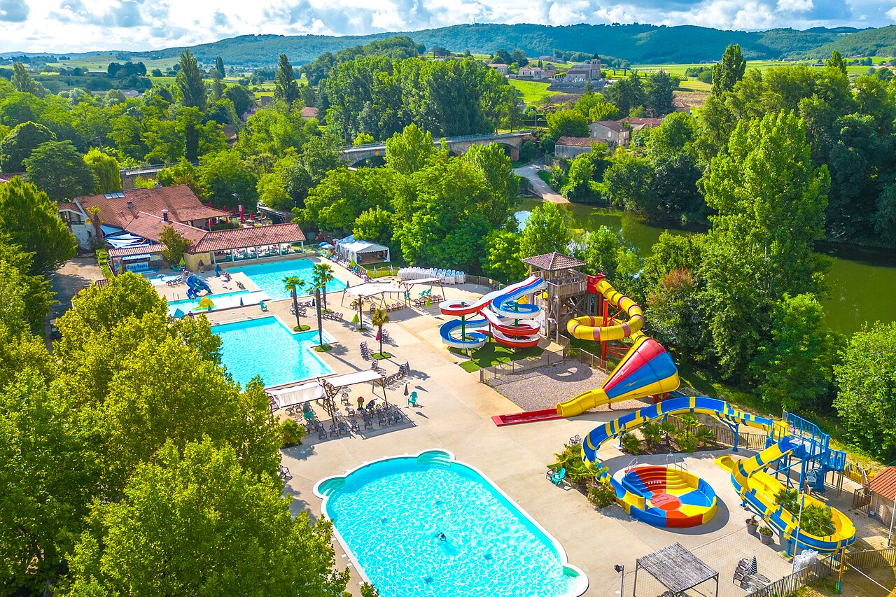 Grand parc aquatique, toboggans color�s et piscines au camping CAPFUN Duravel � Duravel (46).