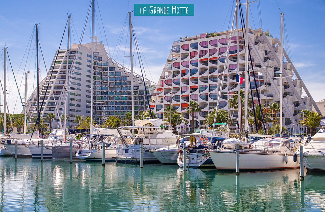 Port de plaisance et architecture pyramidale de La Grande Motte, H�rault, � visiter.