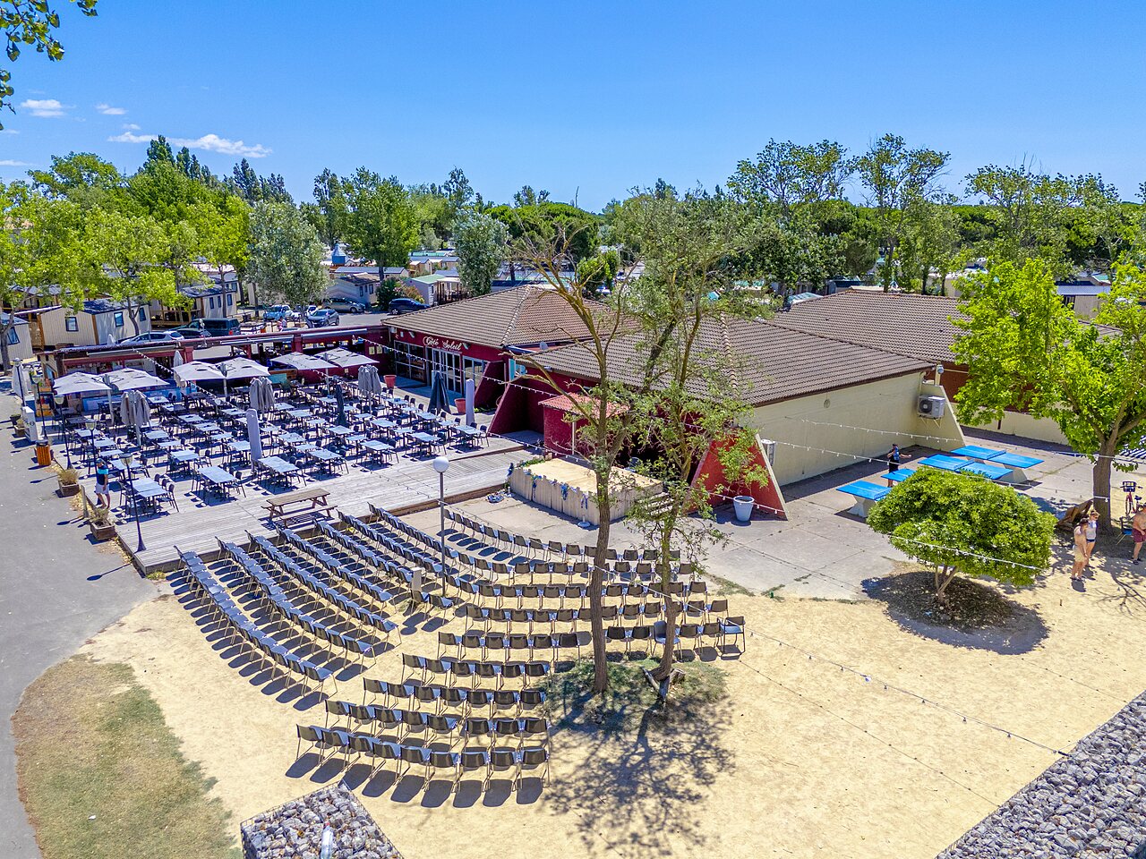 Restaurant, espace animation au camping VAGUES OCEANES Elys�e � Le Grau du Roi (30).