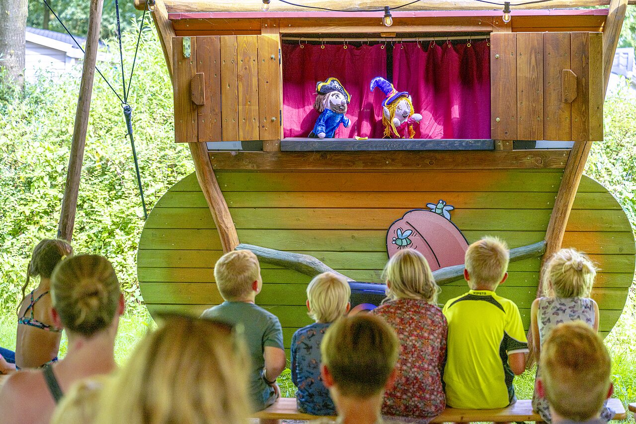 Spectacle de marionnettes pour enfants au camping CAPFUN Erkemederstrand � Zeewolde.