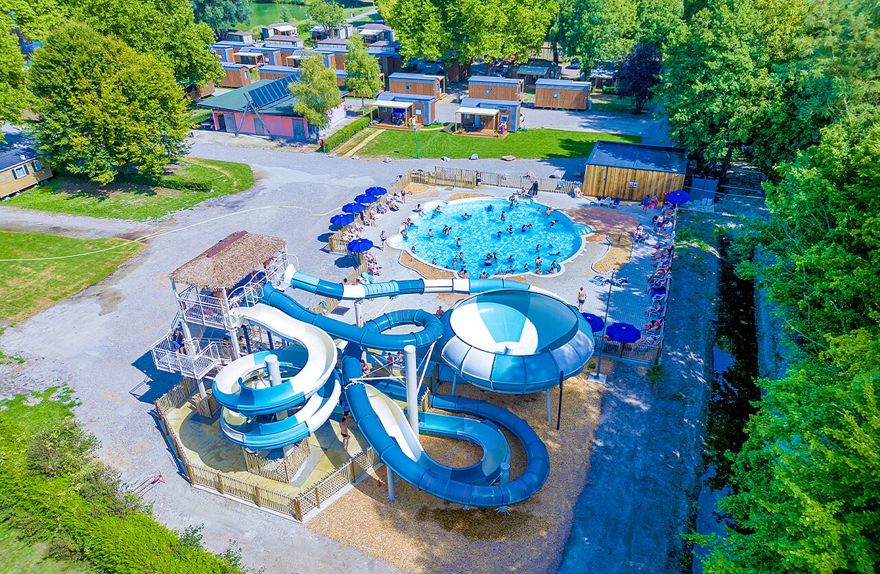 Parc aquatique au camping VAGUES OCEANES Lac d'Erstein � Erstein (67).