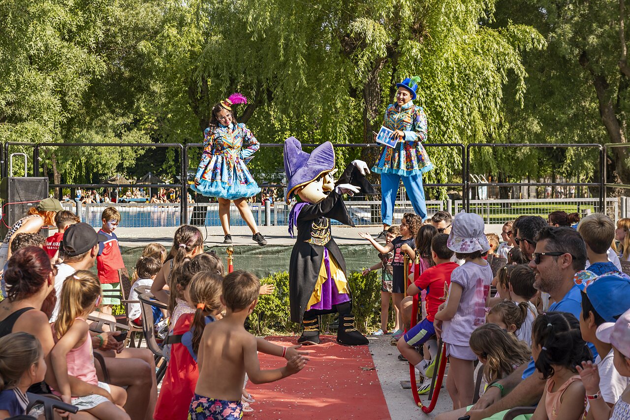 Spectacle d'animation avec mascotte et enfants au camping CAPFUN El Escorial � El Escorial, Madrid (28).