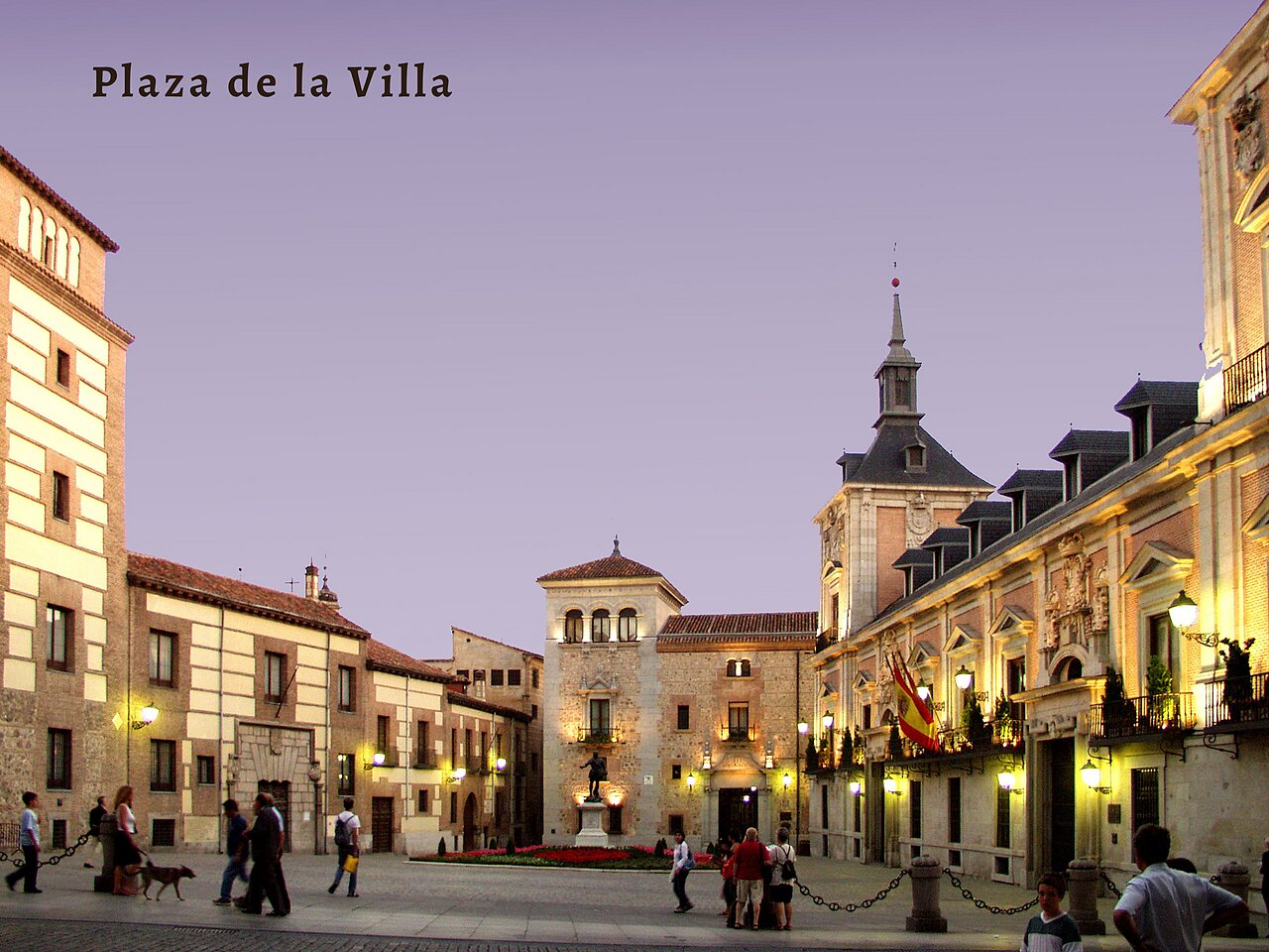 Plaza de la Villa, place historique anim�e de Madrid, � visiter absolument.