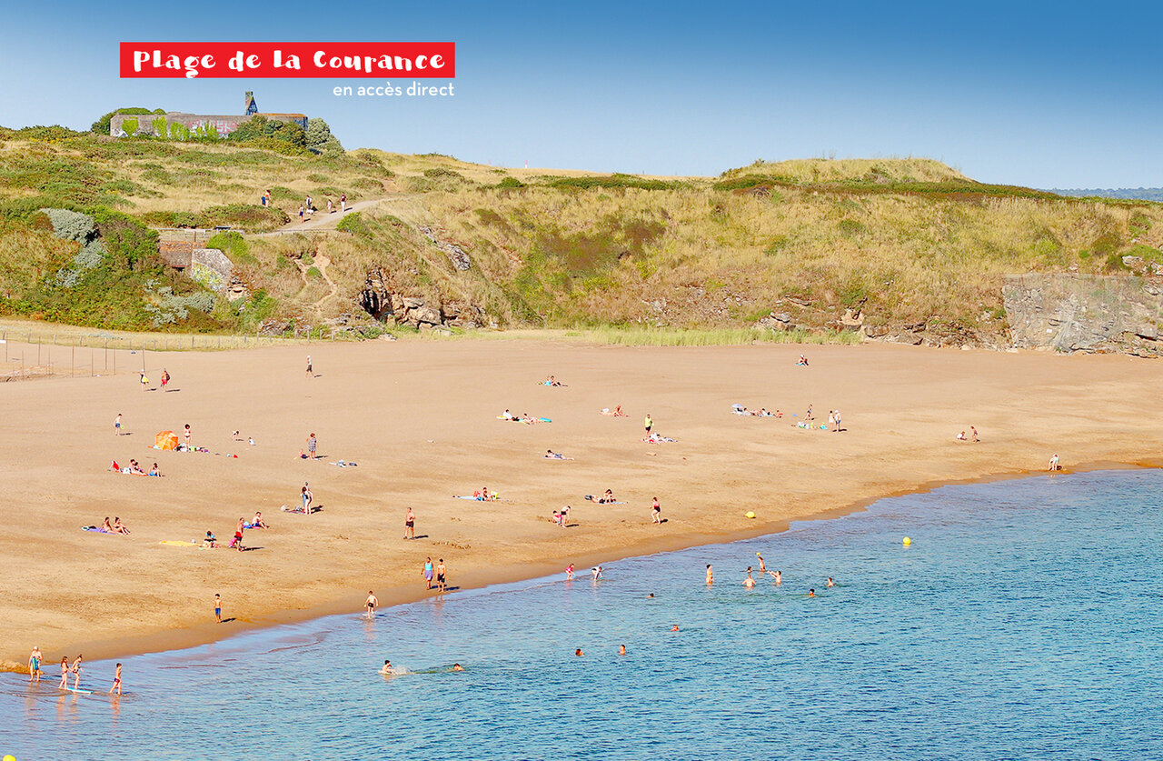 Plage de La Courance, baignade et sable, au camping CAPFUN L'Eve � Saint-Marc-sur-Mer.