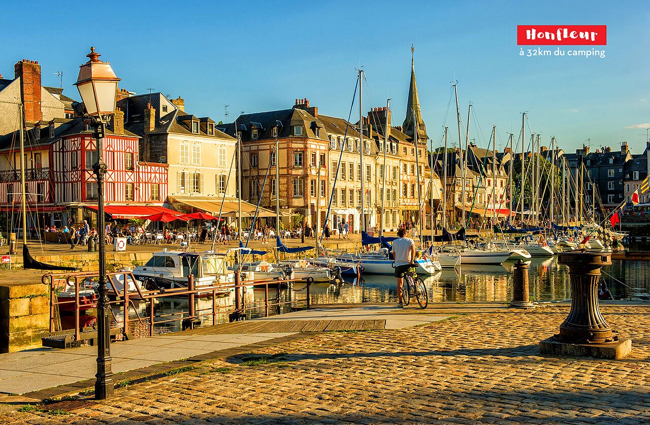 Vieux port pittoresque de Honfleur en Normandie, un lieu charmant � visiter.