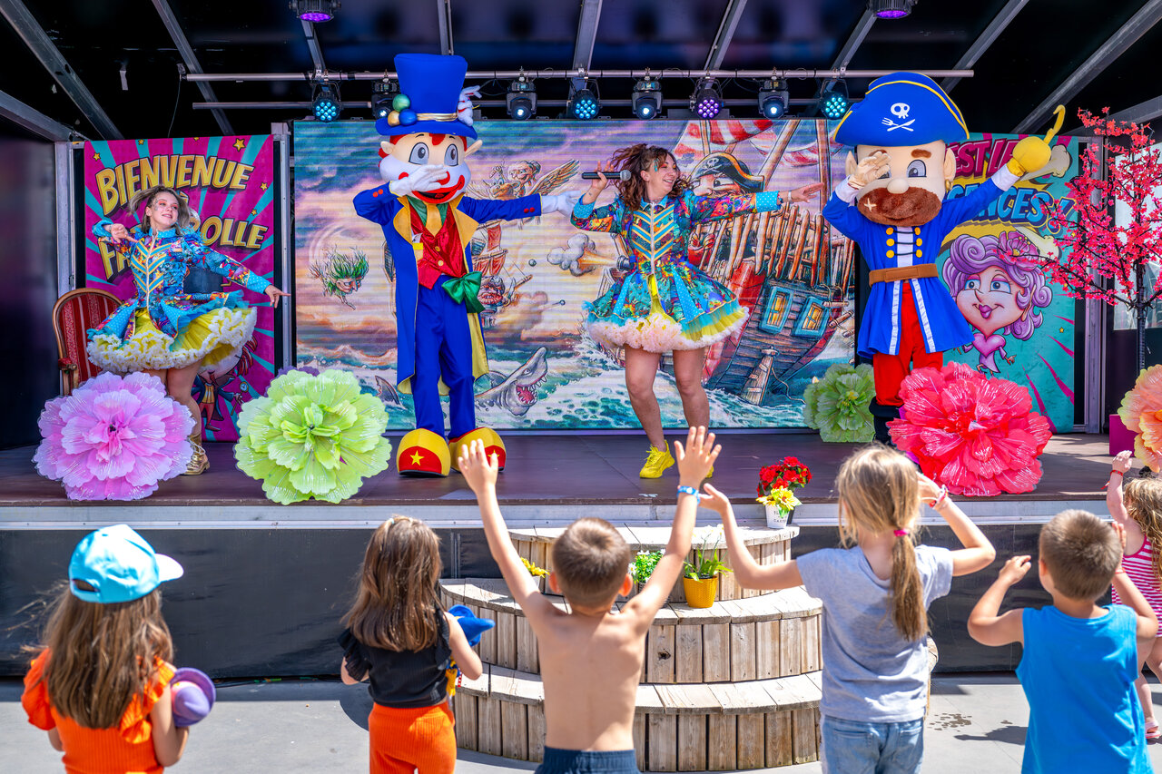 Animation enfants, mascottes et danseurs au camping CAPFUN F�erix � Marseillan Plage.