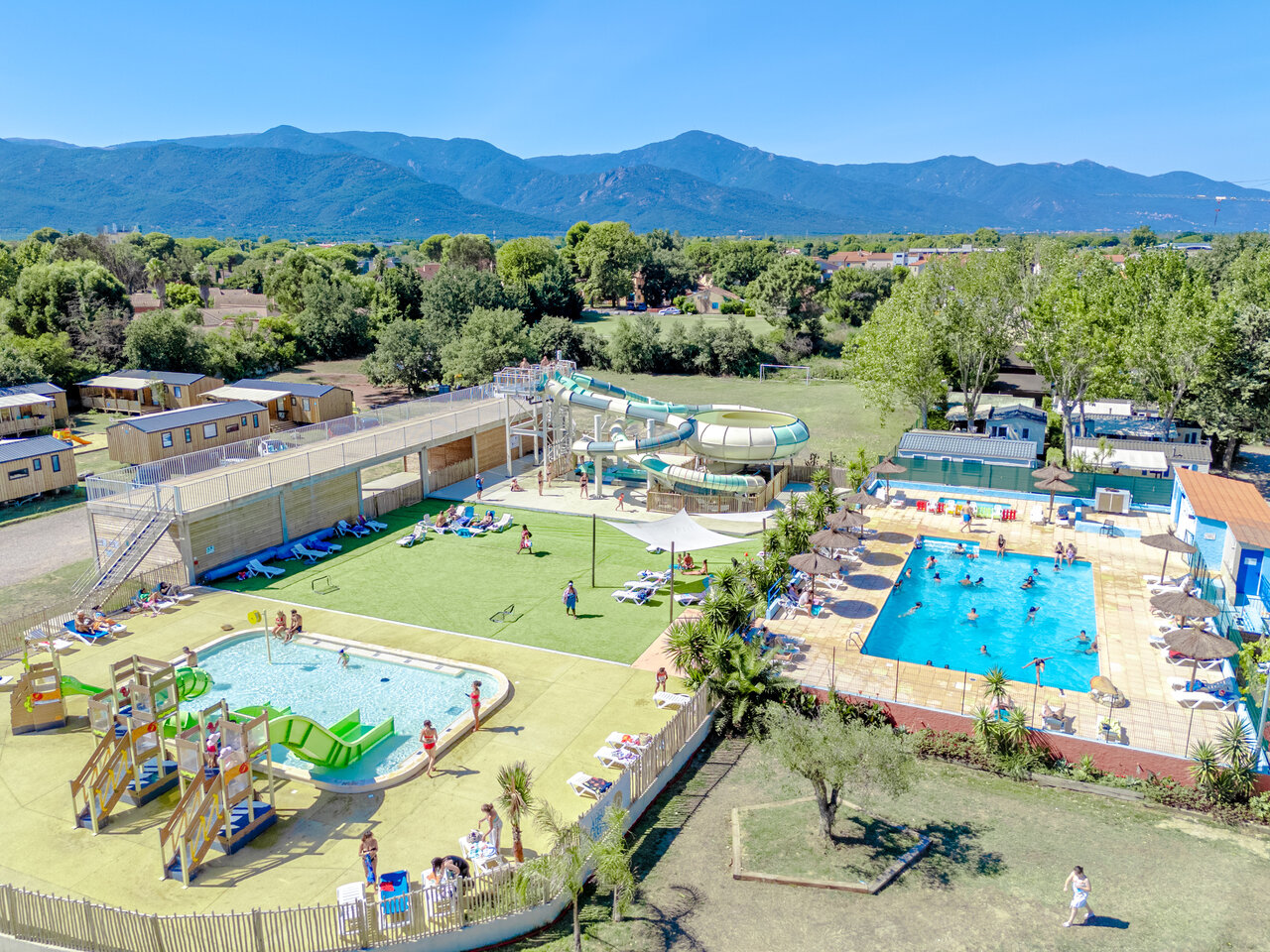 Piscines et toboggans aquatiques au camping VAGUES OCEANES Au Flamenco � Argel�s-sur-Mer (66).