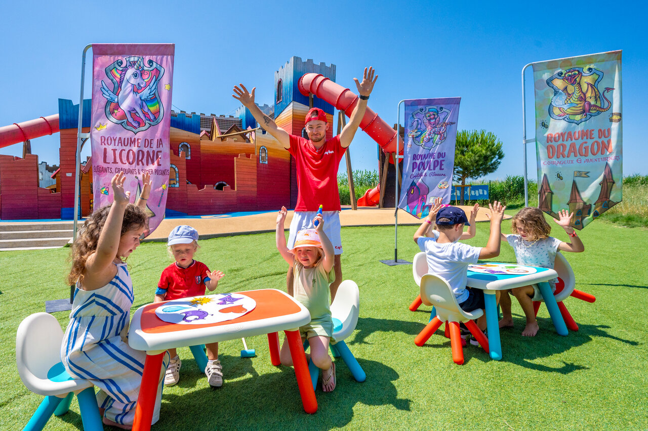 Activit�s enfants, animateur et ch�teau de jeux au camping CAPFUN Fleur de Camargue � Saint-Laurent-d Aigouze (30).