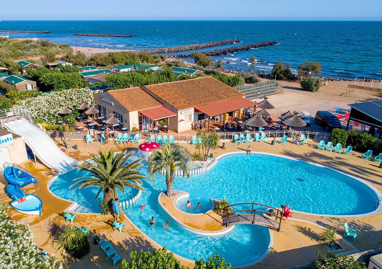 Piscine, toboggan, bar, plage au CAPFUN Flots Bleus VIAS PLAGE (34).