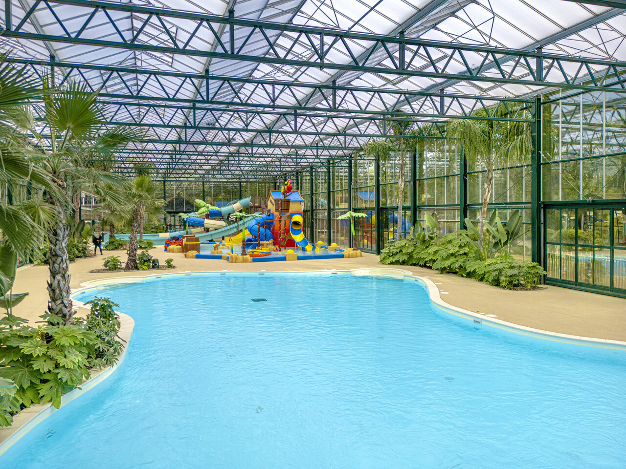 Indoor swimming pool, slides and water games at CLICOCHIC La For�t d'Azal�e.