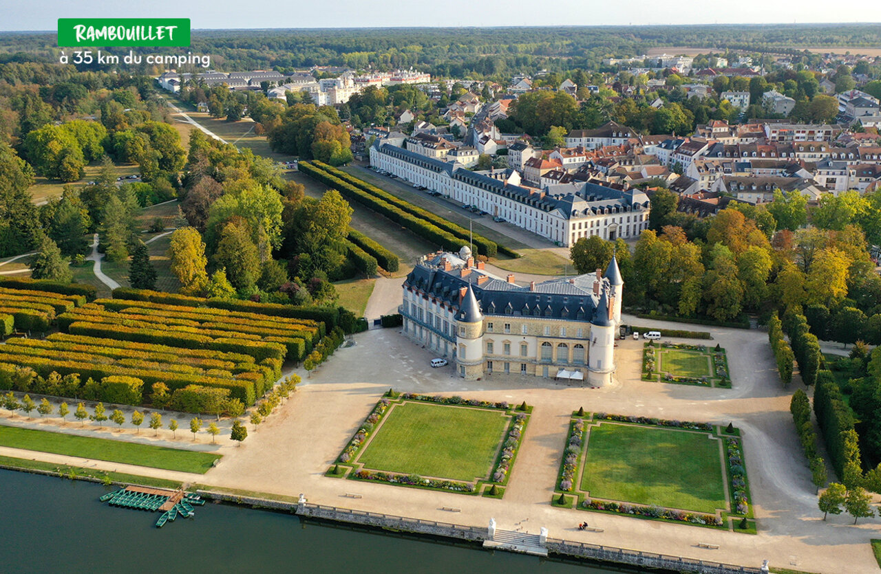 Rambouillet Castle, historic monument to visit near Saint-Ch�ron in �le-de-France.
