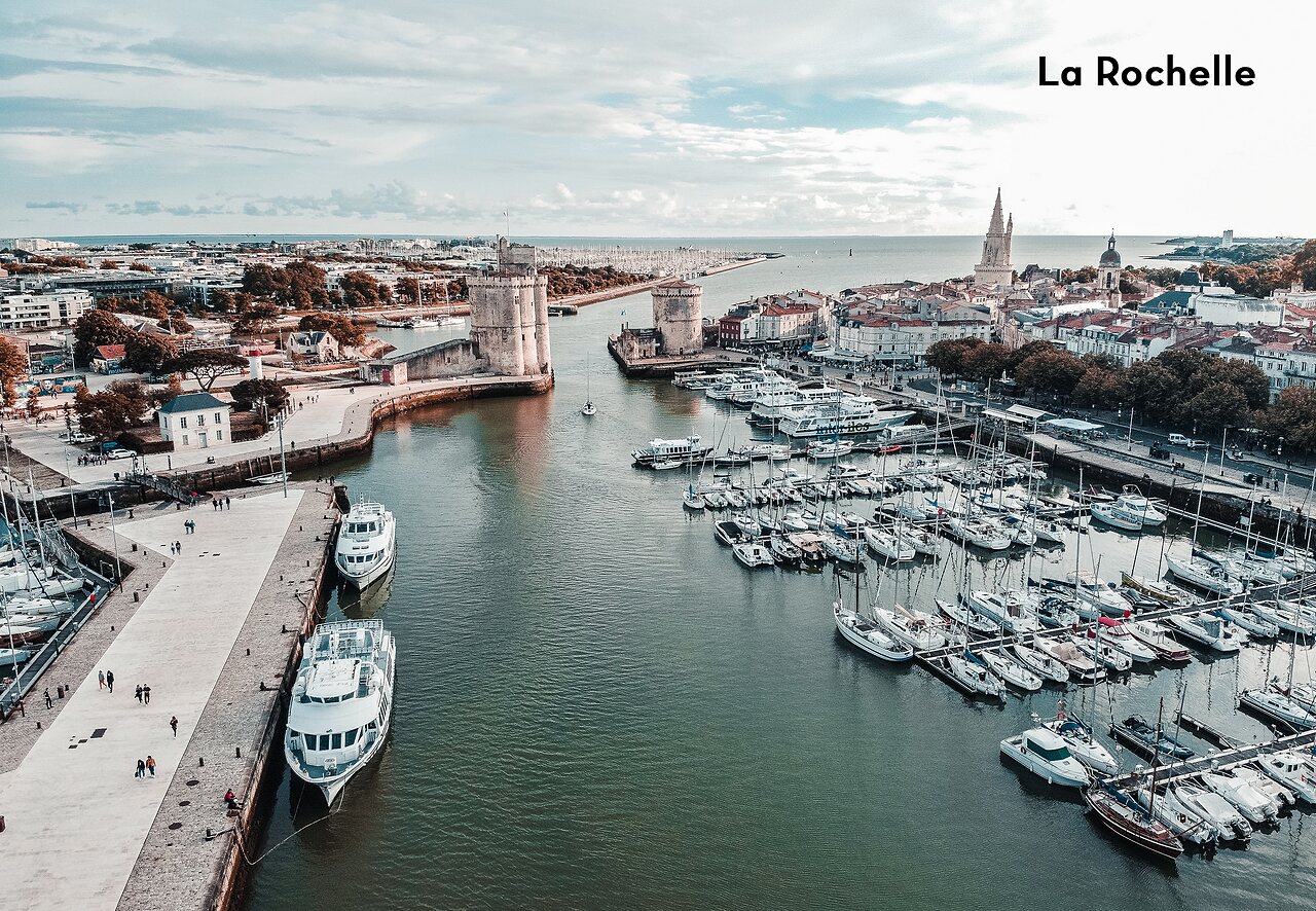 Vieux Port de La Rochelle, tours m�di�vales, bateaux, lieu � visiter pr�s du camping.