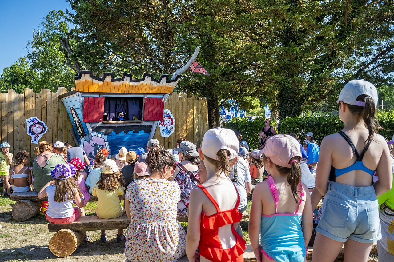 Spectacle de marionnettes pour enfants et familles au camping CAPFUN Forges � Avrille (85).