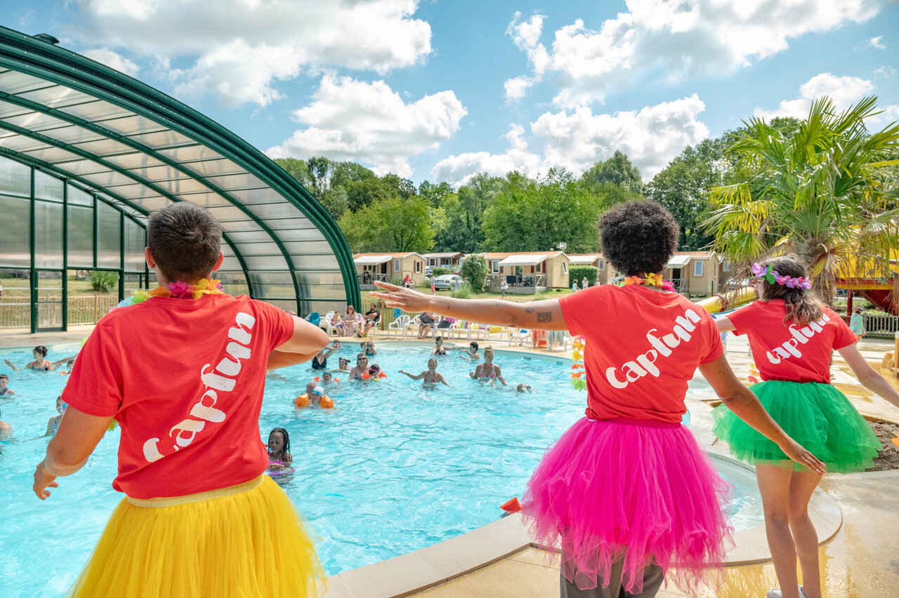 Aquagym animation in outdoor pool at CAPFUN Fredland campsite in Tournan en Brie (77).